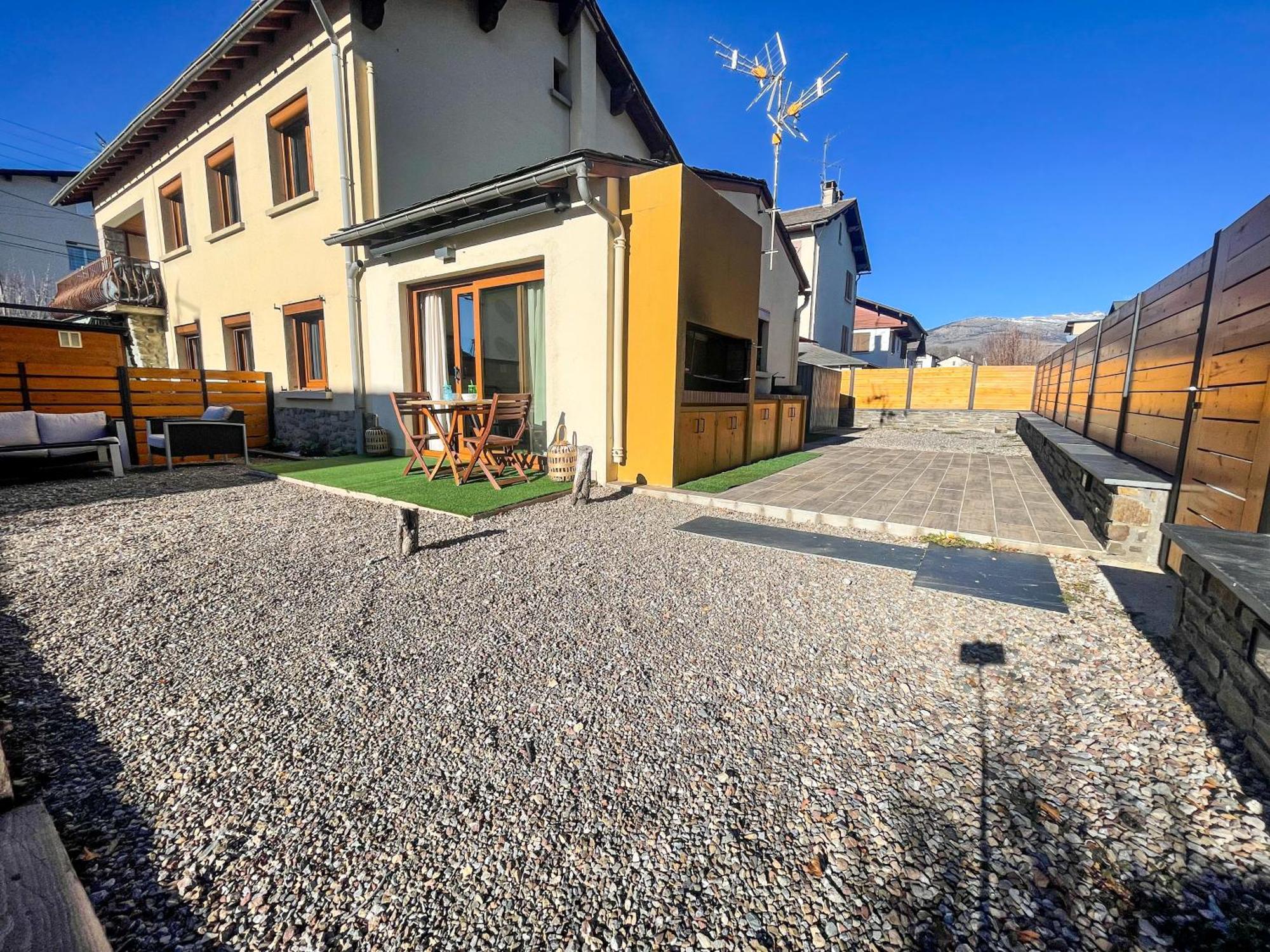 Bonita Casa. Gran Jardin. Con Wifi. Villa บูร์ก-มาดาม ภายนอก รูปภาพ