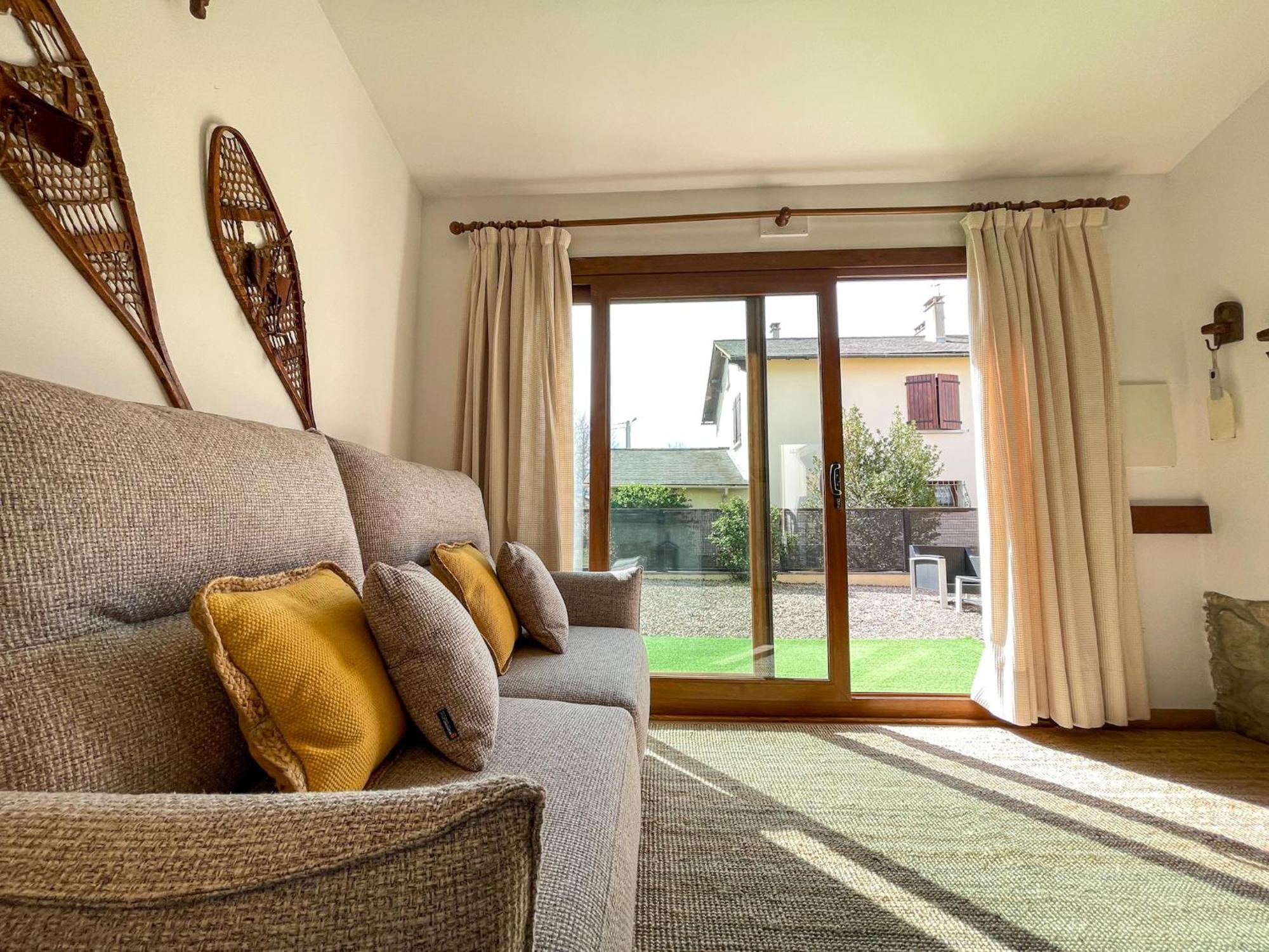 Bonita Casa. Gran Jardin. Con Wifi. Villa บูร์ก-มาดาม ภายนอก รูปภาพ